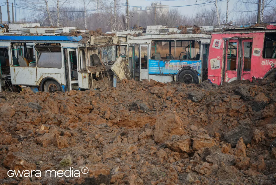 зображення до посту: Ракетні удари по депо на Салтівці у Харкові: фото наслідків влучань