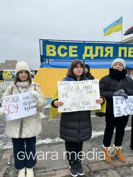 зображення до посту: «Припиніть безглузді тендери»: у Харкові пройшла акція «Гроші на ЗСУ» – фото