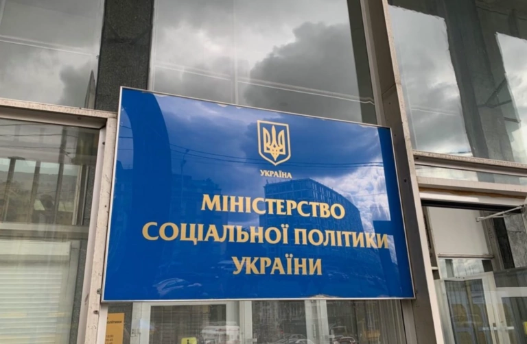 У Мінсоцполітики розповіли, скільки грошей передбачено на виплати переселенцям цьогоріч