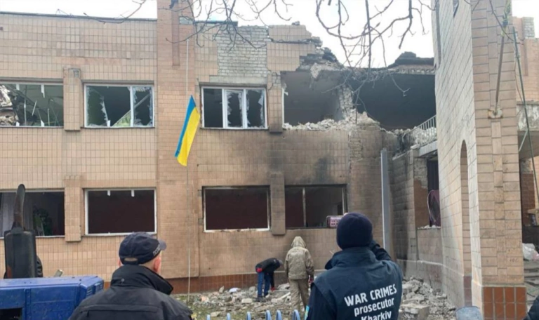 «Влучило прямо у мій кабінет»: керівник Борівської СВА прокоментував вечірній обстріл РФ