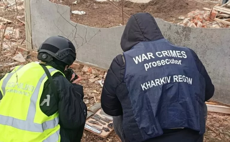 Правоохоронці показали наслідки російських обстрілів Дергачівської громади — фото