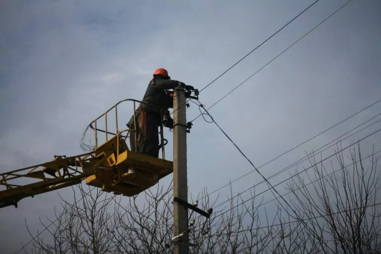 Через негоду на Харківщині без світла залишається 23 населених пункти