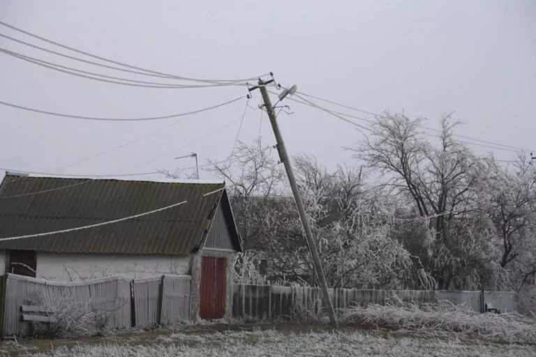 Майже 10 тисяч споживачів на Харківщині залишаються без світла
