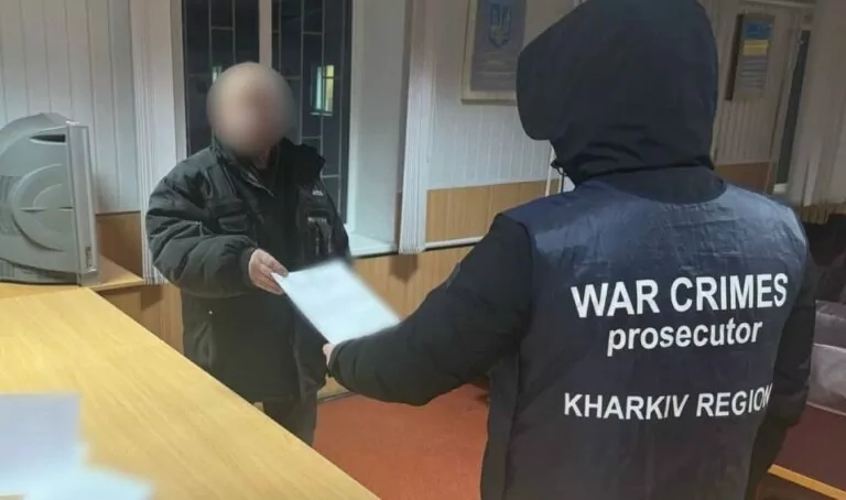 Розповсюджував проросійські газети: на Харківщині підозрюють чоловіка