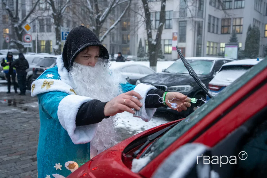 зображення до посту: У Харкові відбувся різдвяний автопробіг – фото