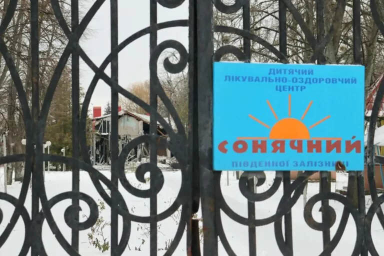 У результаті російського обстрілу пошкоджено корпуси дитячого табору