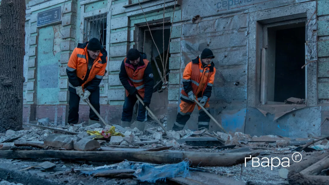 зображення до посту: У Харкові внаслідок обстрілу нічного обстрілу міста постраждало 17 людей та пошкоджено щонайменше 19 житлових будинків — фото