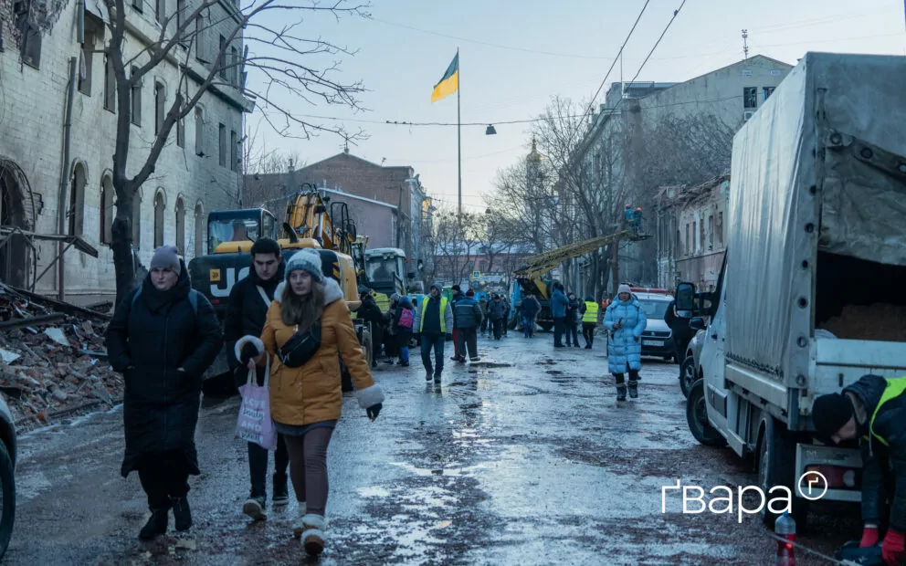 зображення до посту: У Харкові внаслідок обстрілу нічного обстрілу міста постраждало 17 людей та пошкоджено щонайменше 19 житлових будинків — фото