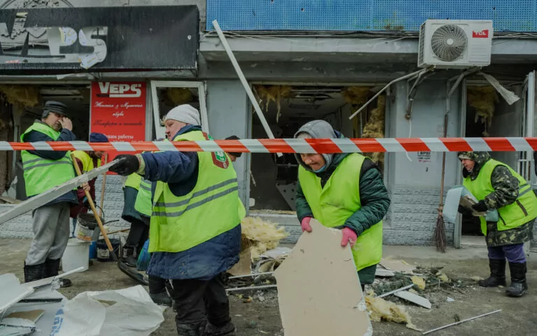 У центрі Харкова усувають наслідки вечірніх обстрілів 23 січня — фото