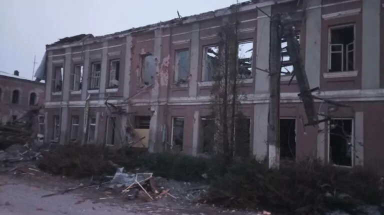 У селі Малий Бурлук через російський обстріл загинула людина та поранено двоє дітей