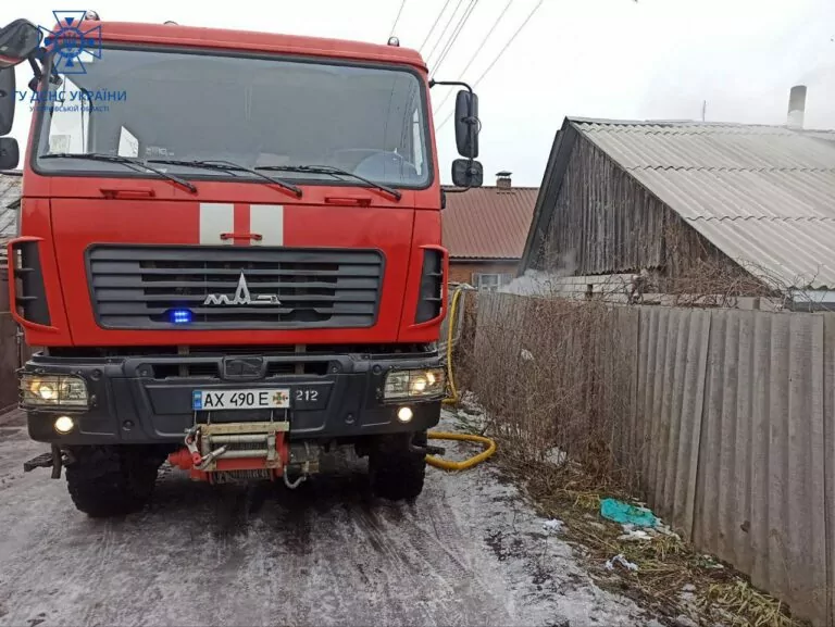 У Мерефі ДСНС ліквідували пожежу та врятували жінку