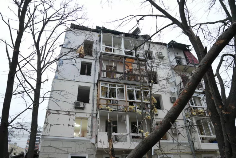 В одному з районів Харкова під завалами жилого будинку можуть знаходитися люди — Синєгубов