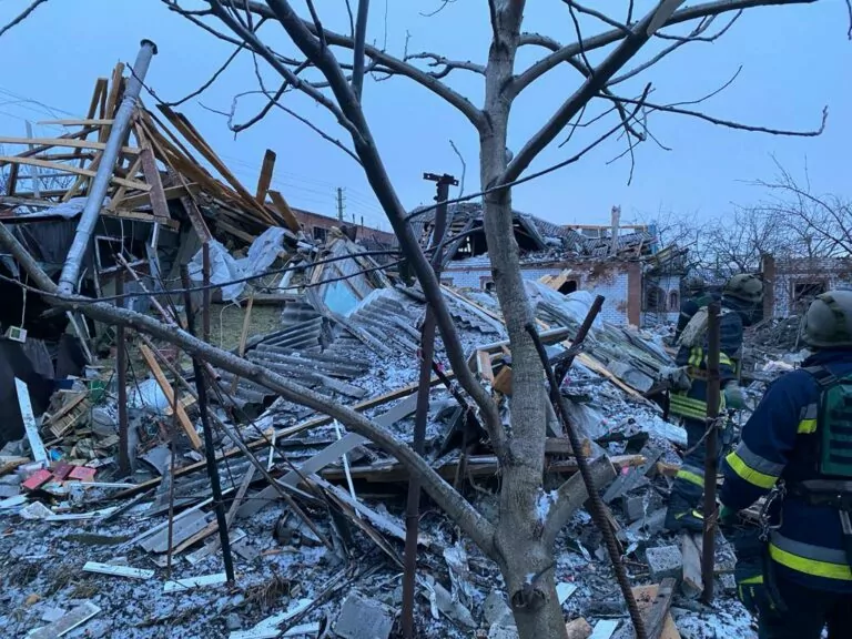 З-під завалів у Змієві витягнули тіло загиблої жінки