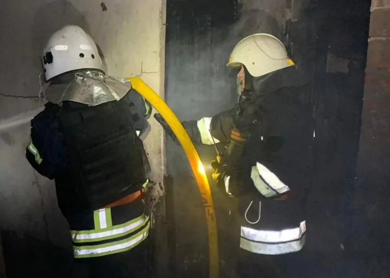 Рятувальники виявили обгоріле тіло людини на місці згорілої самобудови