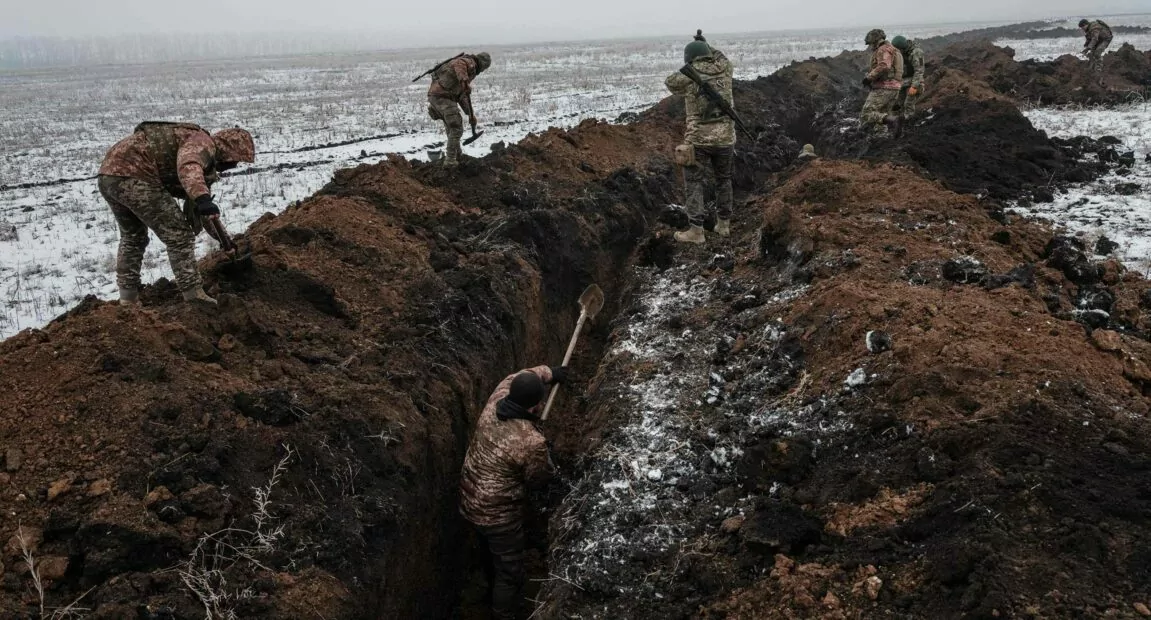 зображення до посту: Маніпуляція. ЗСУ риють окопи та готуються захищати Київ