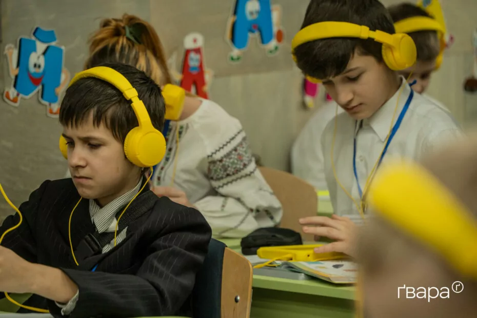 зображення до посту: Міністр освіти Оксен Лісовий відвідав «метрошколу» в Харкові — фото