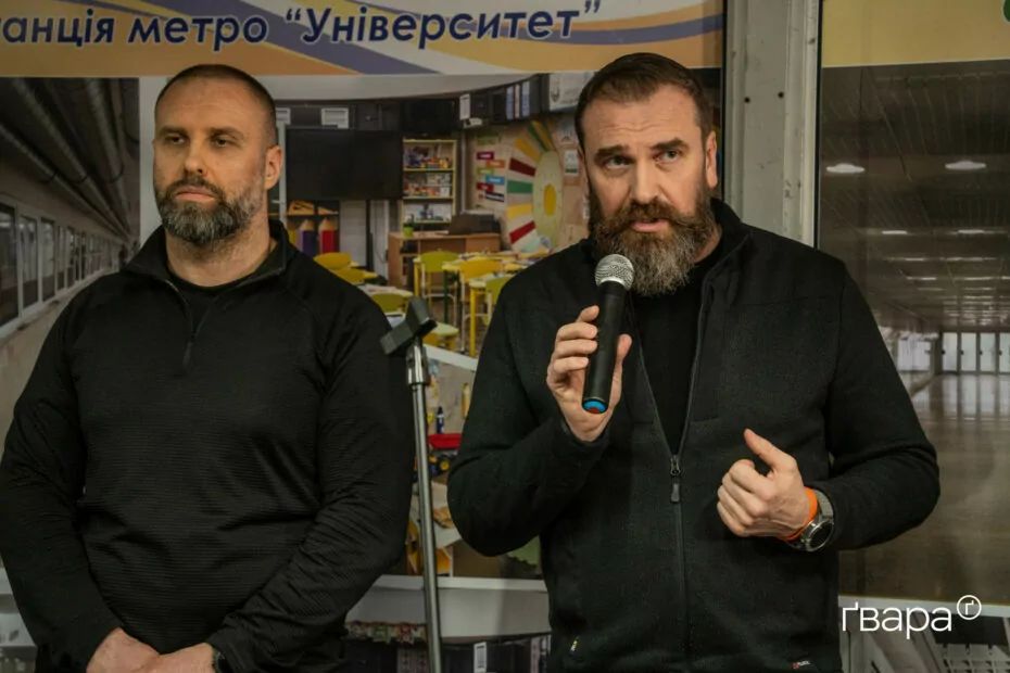 зображення до посту: Міністр освіти Оксен Лісовий відвідав «метрошколу» в Харкові — фото