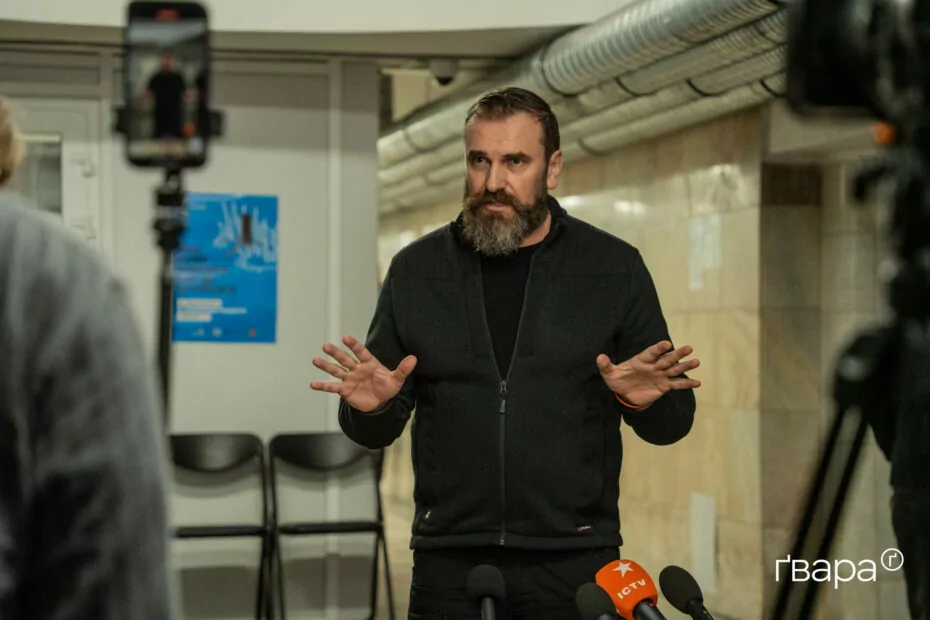 зображення до посту: Міністр освіти Оксен Лісовий відвідав «метрошколу» в Харкові — фото