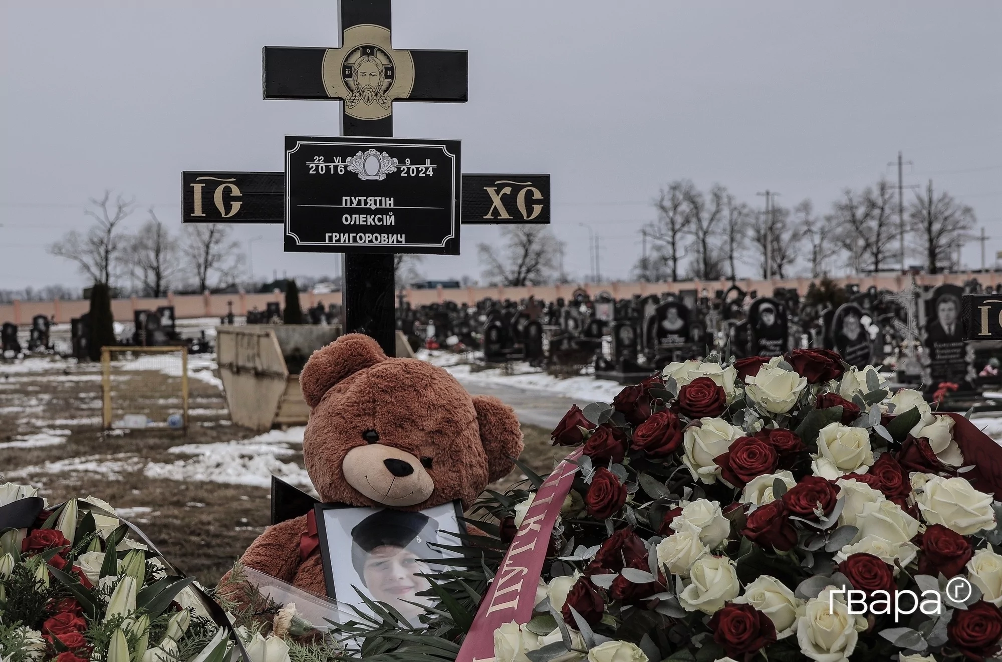 У Харкові поховали сім'ю, яка загинула внаслідок обстрілу 9 лютого