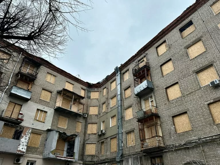 У Харкові завершують консервацію житлового будинку на Бакуліна після російських обстрілів