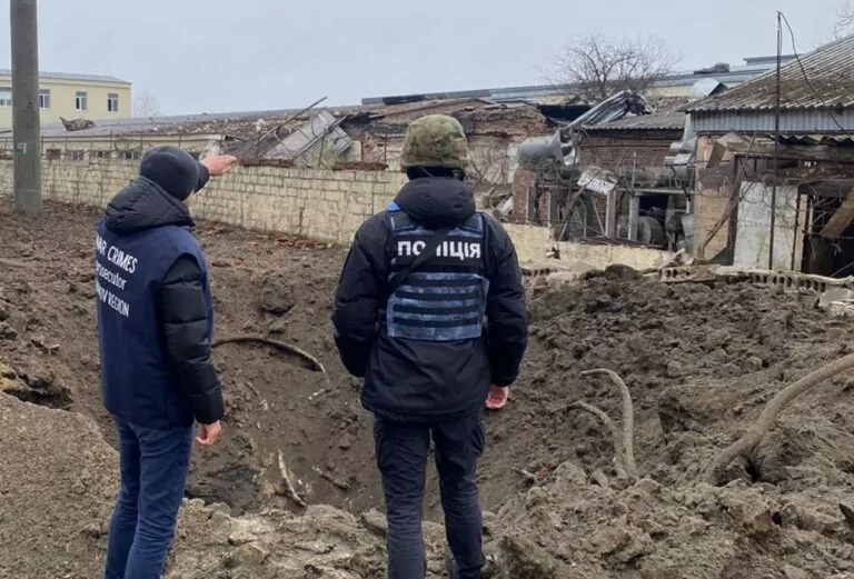 Ракетний обстріл Харкова: правоохоронці показали наслідки — фото