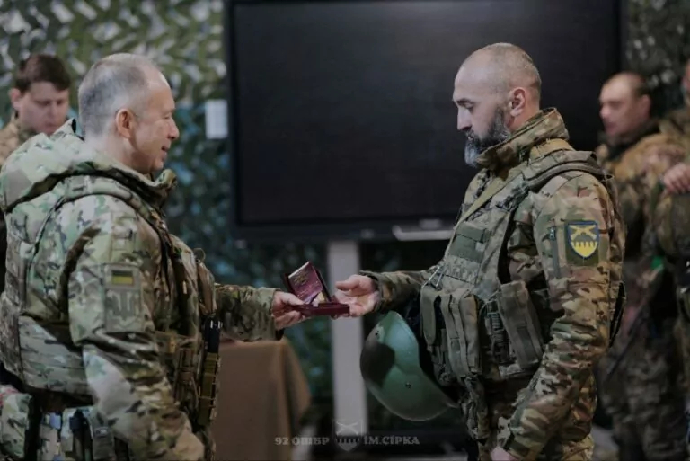 Сирський нагородив бійців 92-ї бригади