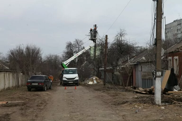 Енергетики відновили світло для понад 10 тисяч споживачів на Харківщині