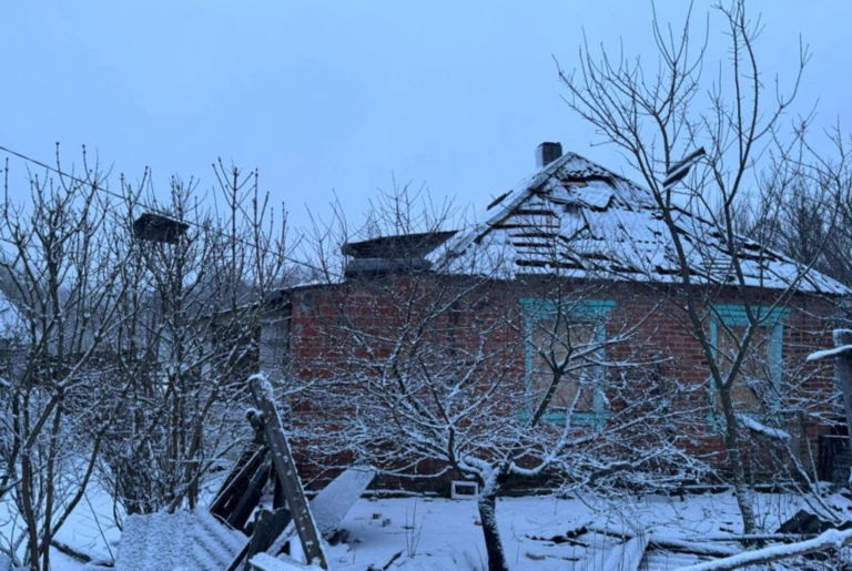 Поранено цивільного чоловіка: поліція показала наслідки обстрілів Харківщини — фото