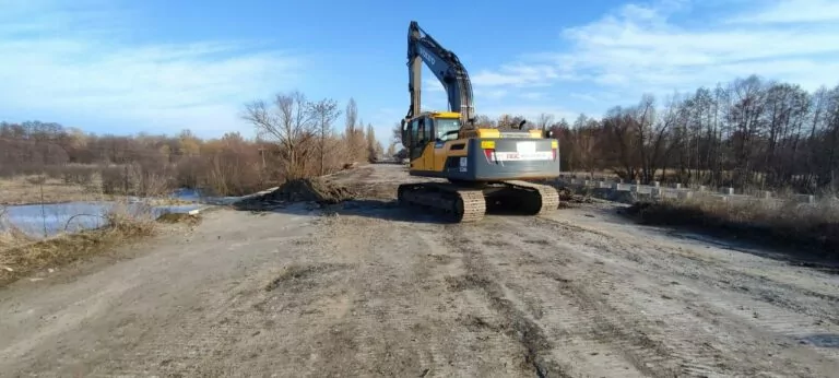 На Харківщині ремонтують міст, зруйнований ще у 2022 році