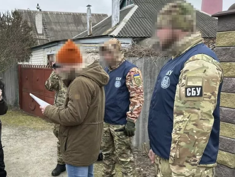 СБУ затримала чоловіка за підозрою у коригуванні авіаударів по Харкові «в обхід» ППО