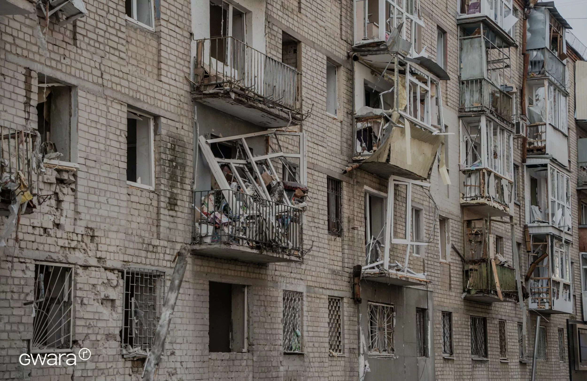 зображення до посту: In Photos: Russian Attack on Residential Area of Kharkiv Killed One and Injured 19
