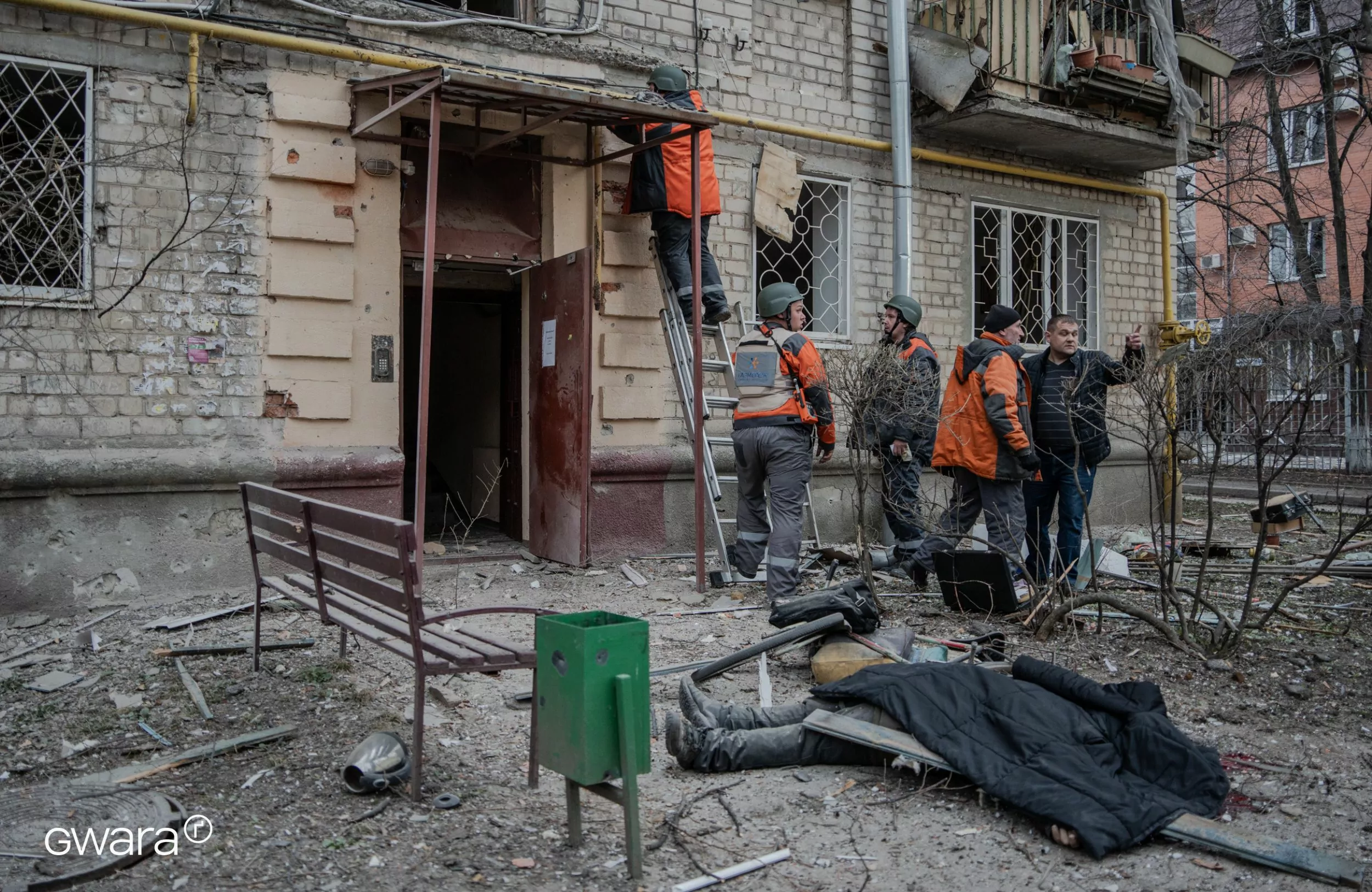 зображення до посту: In Photos: Russian Attack on Residential Area of Kharkiv Killed One and Injured 19