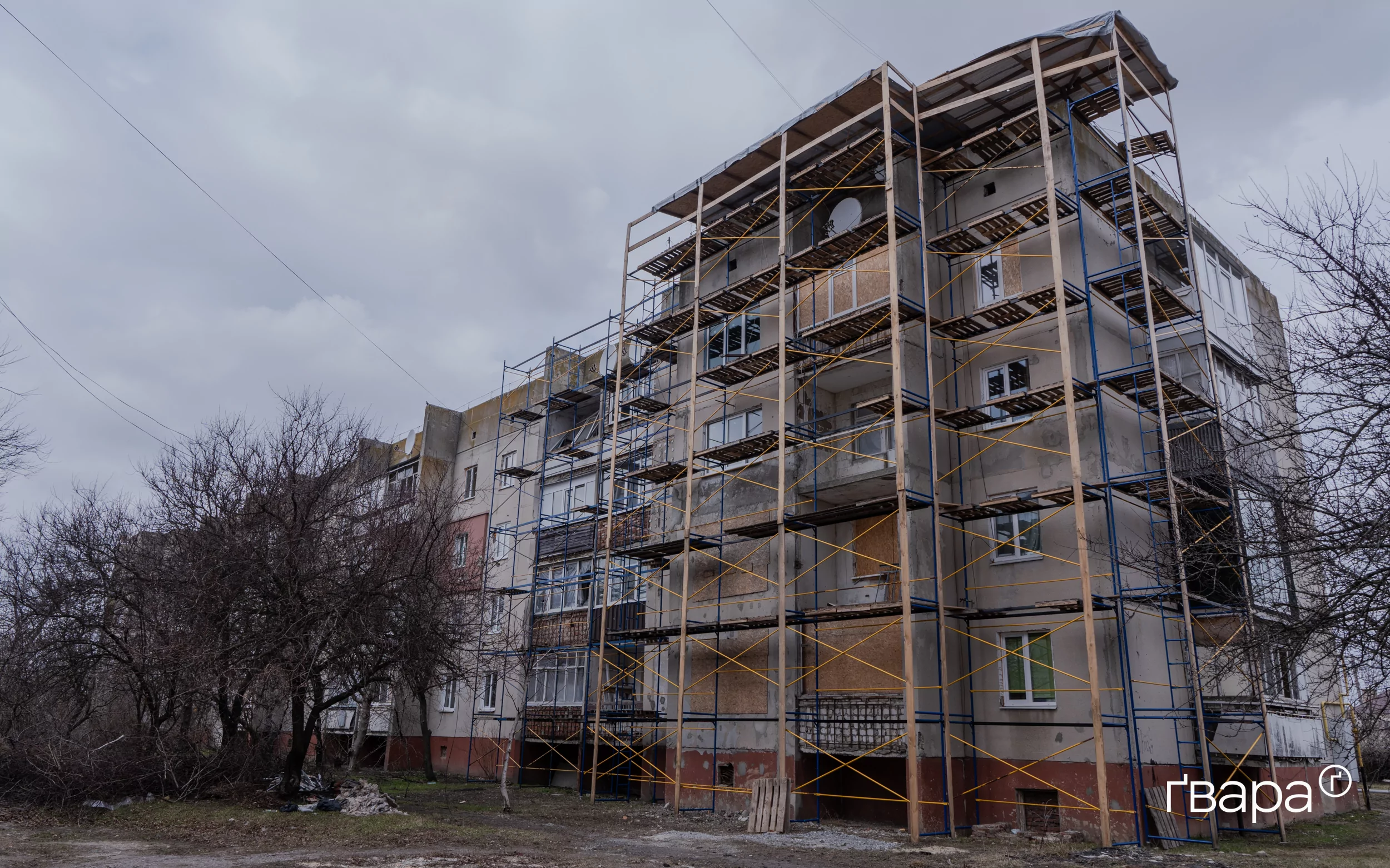 Підготовка до ремонту будинку на вулиці Леоніда Каденюка.