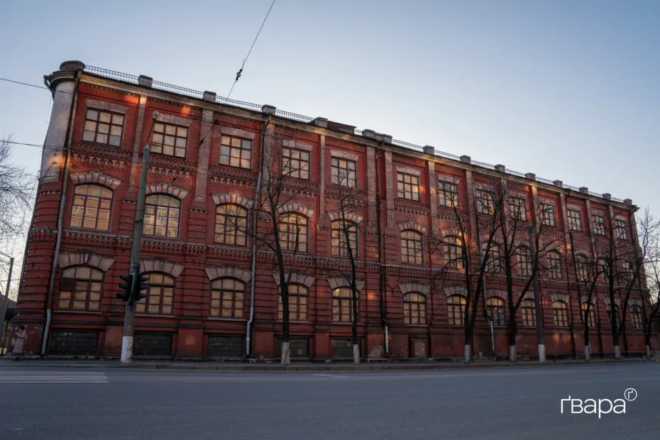 зображення до посту: Як закинуту друкарню в Харкові перетворили на артпростір