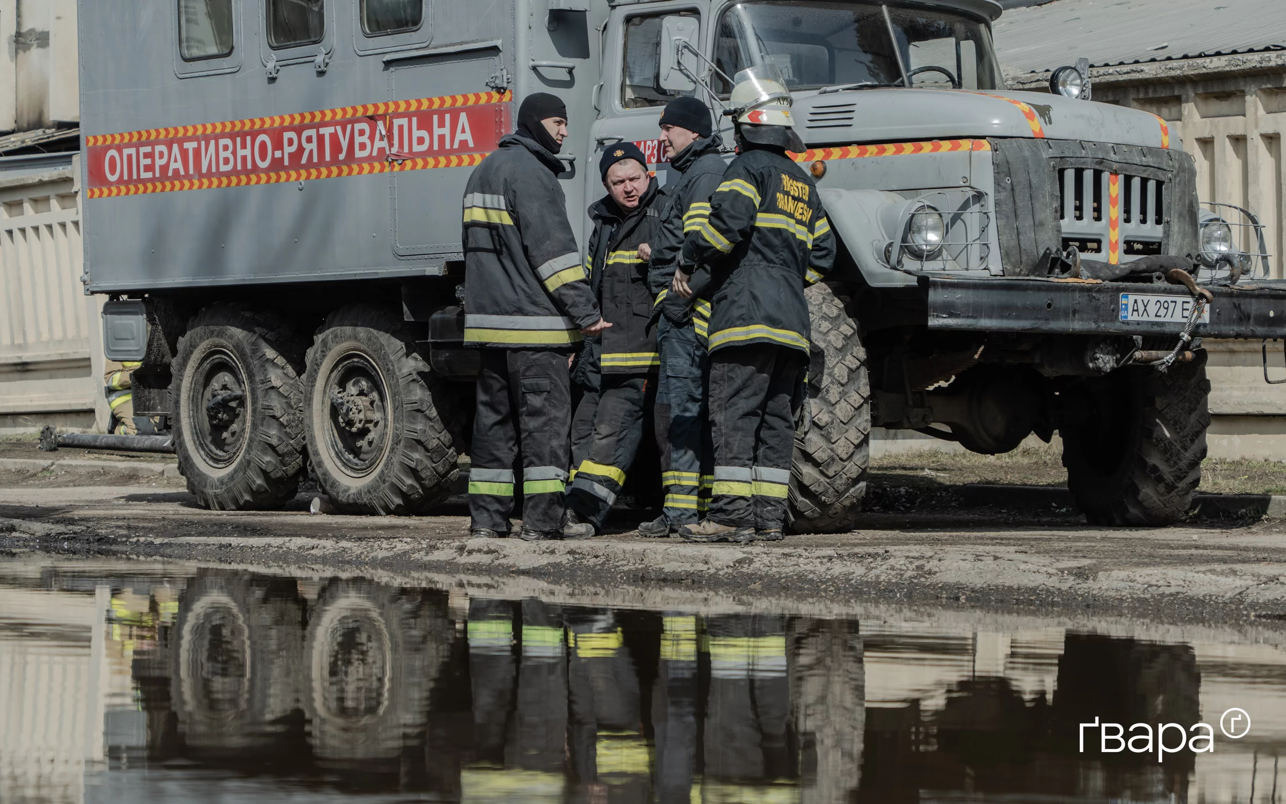зображення до посту: У Харкові продовжують усувати наслідки обстрілу Холодногірського району — фото