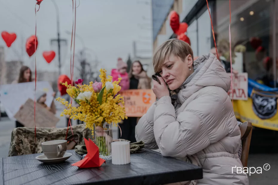 зображення до посту: Акція «Два серця в полоні» на підтримку військовополонених відбулася в центрі Харкова — фото