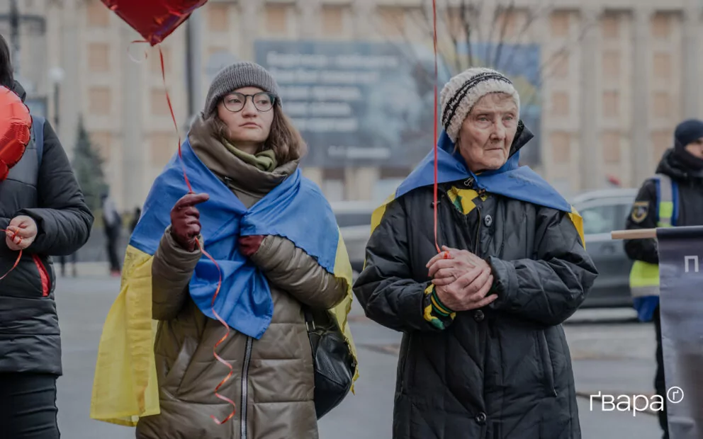 зображення до посту: Акція «Два серця в полоні» на підтримку військовополонених відбулася в центрі Харкова — фото