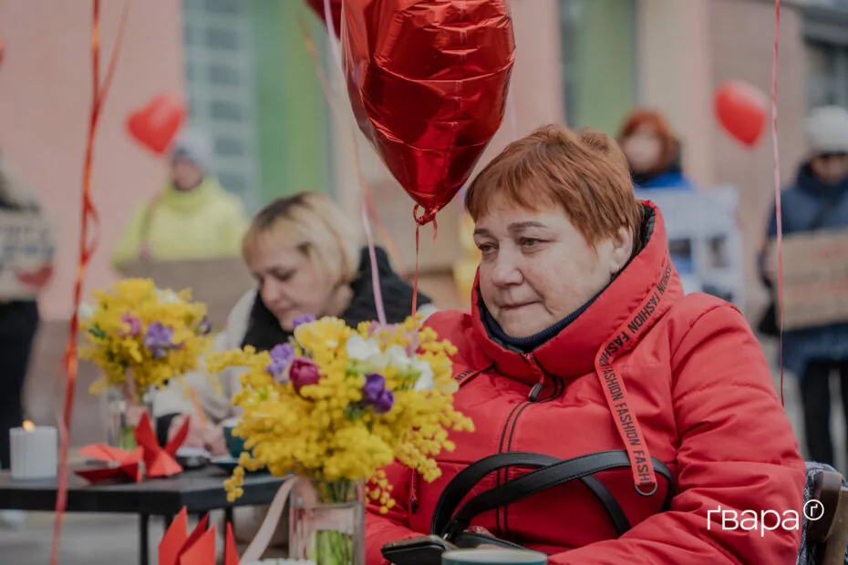 зображення до посту: Акція «Два серця в полоні» на підтримку військовополонених відбулася в центрі Харкова — фото
