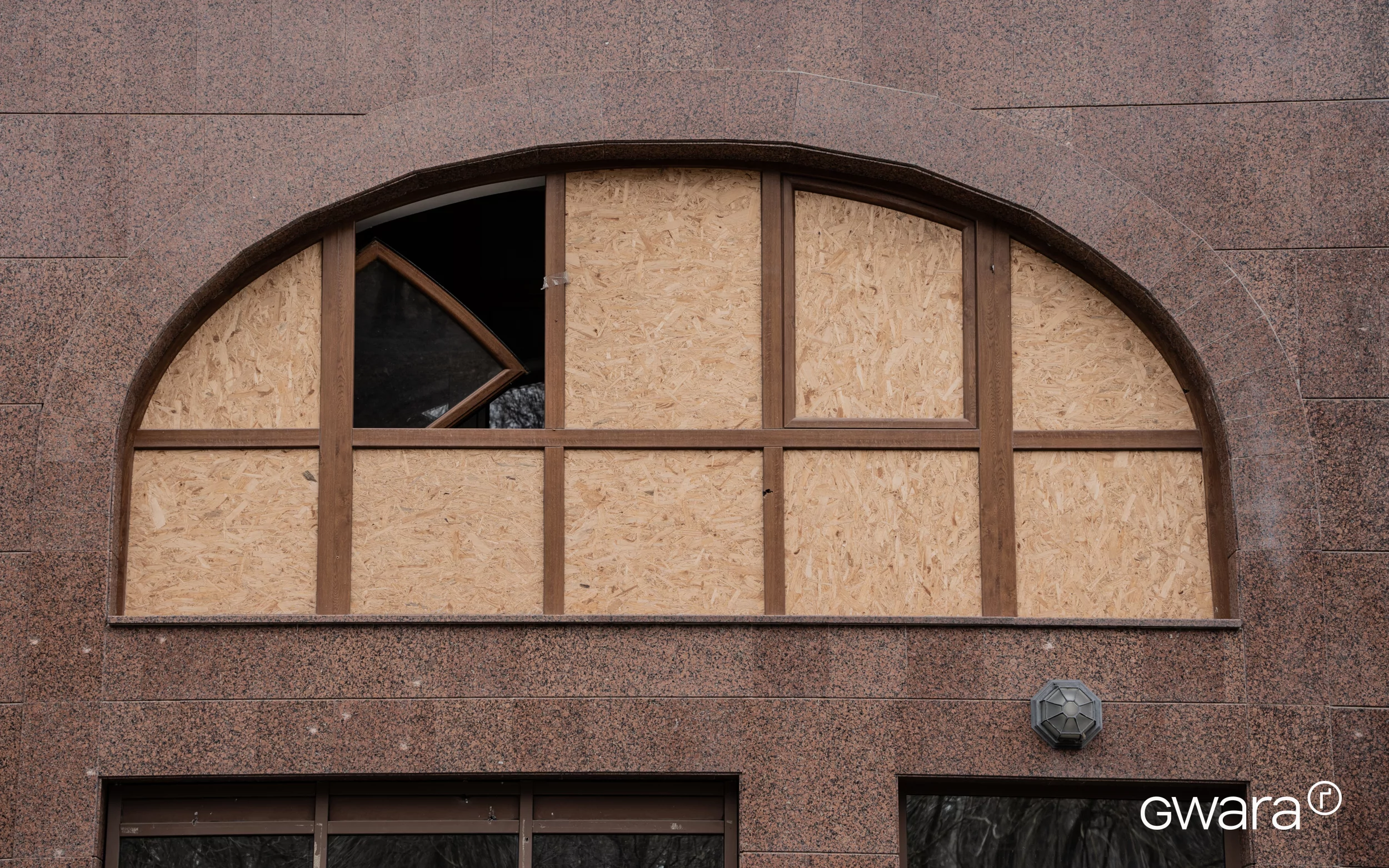 зображення до посту: In Photos: Consequences of Russian Missile Attack on Kharkiv on March 26