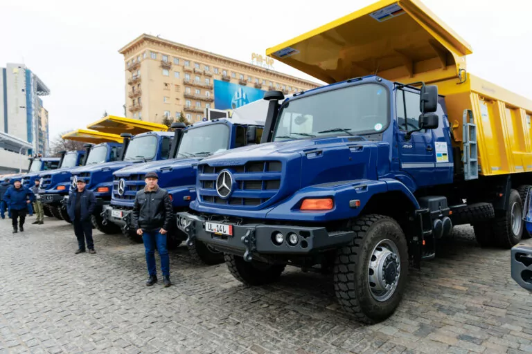 В деокуповані райони Харківщини передали 13 спеціалізованих автівок
