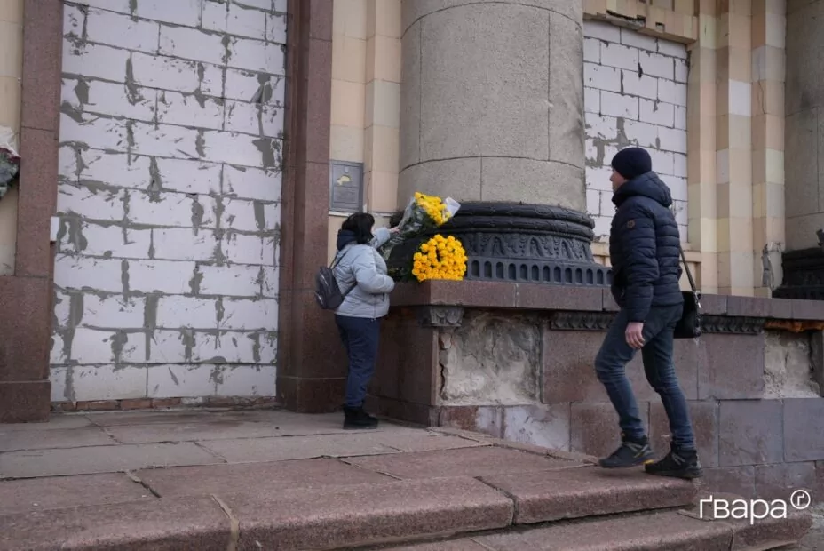 зображення до посту: Друга річниця удару Росії по будівлі ОДА в Харкові: у місті вшанували пам’ять загиблих