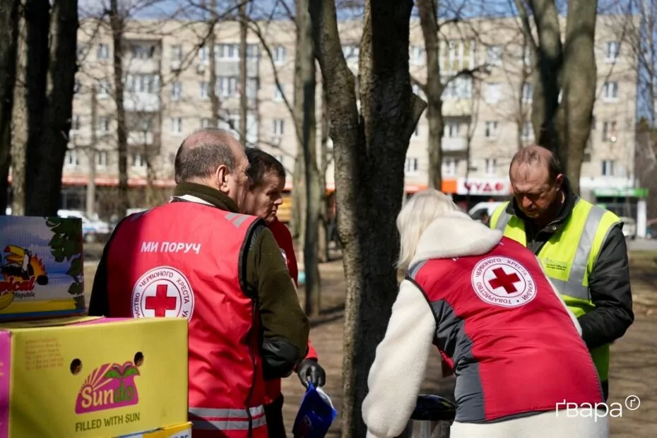 зображення до посту: У Харкові ліквідують наслідки ударів по житлових будинках — фото