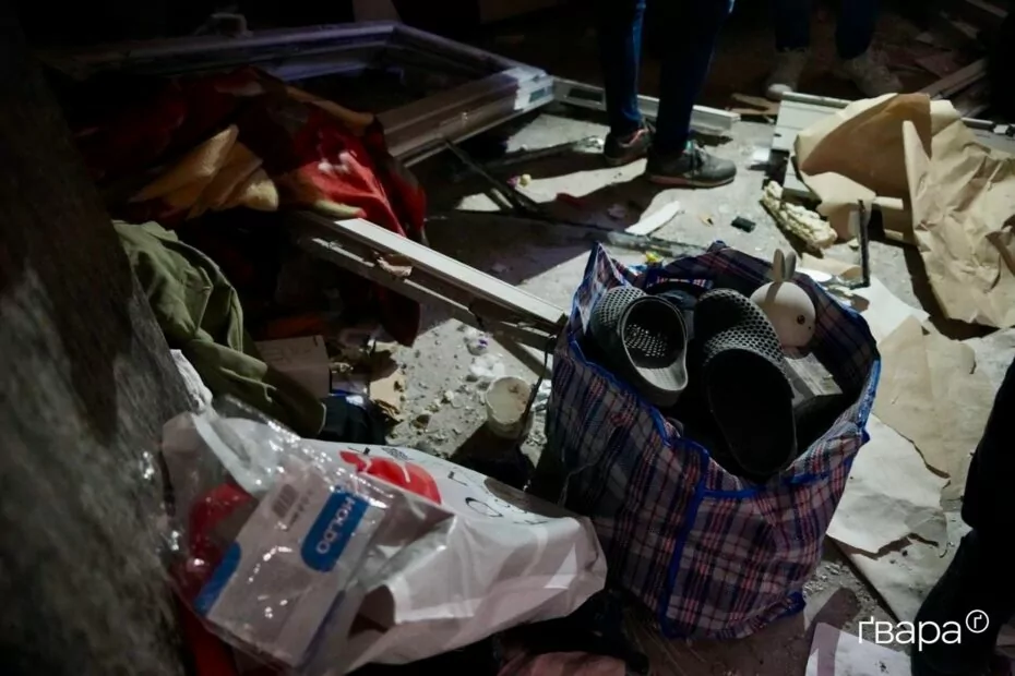 зображення до посту: У Харкові ліквідують наслідки ударів по житлових будинках — фото