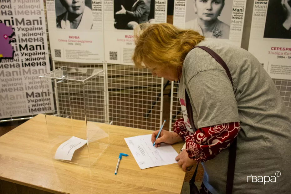 зображення до посту: У Харкові проходить акція щодо перейменування вулиць на честь жінок — фото