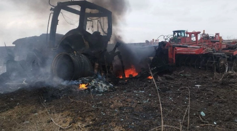 У полі на Харківщині трактор підірвався на боєприпасі: постраждав водій