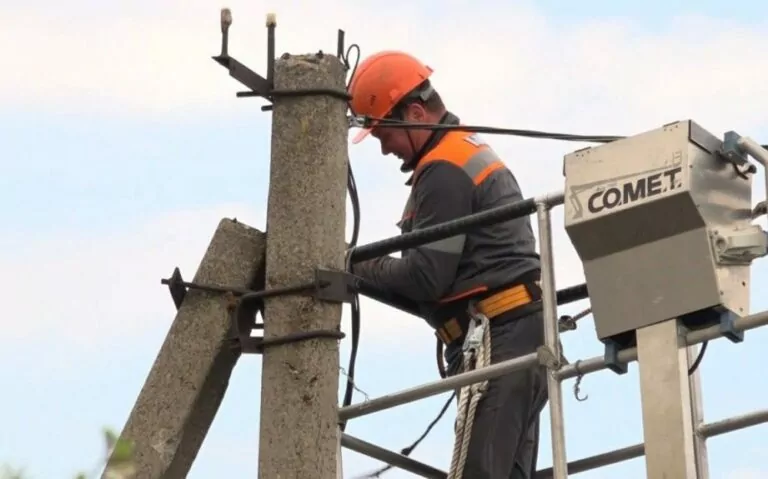 Russian Shelling Left 63 Settlements in Kharkiv Region Without Electricity