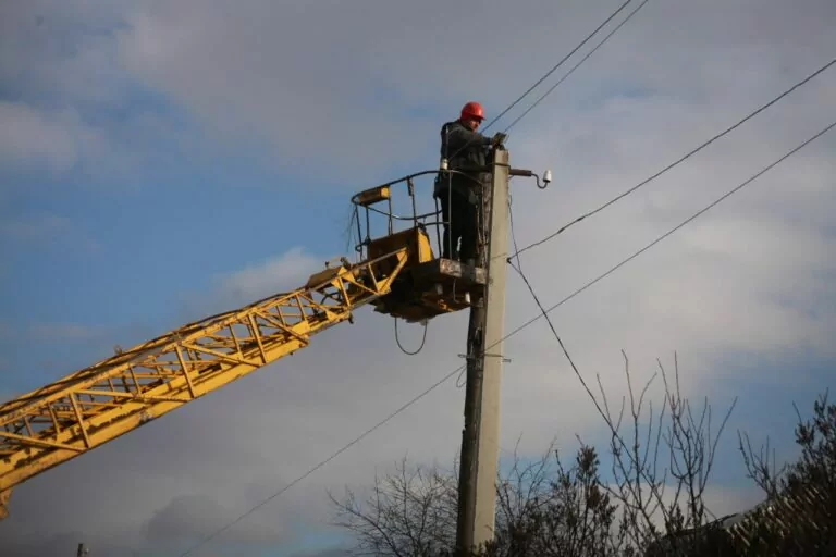 Russian Shelling Left 15,000 Consumers Without Electricity in Kharkiv Oblast