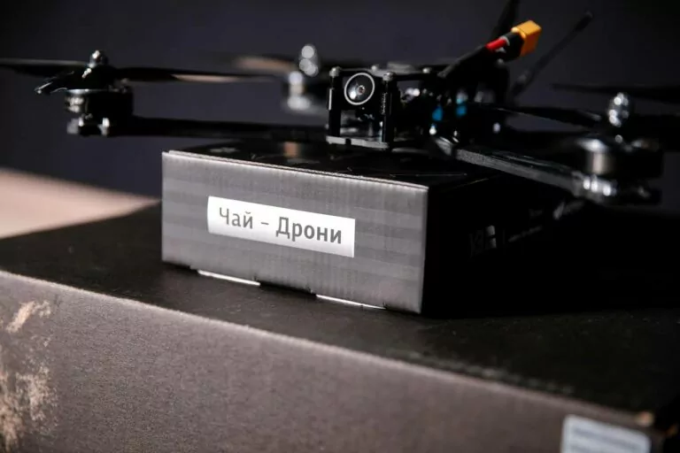 Пасажири Укрзалізниці зібрали 2,7 мільйона гривень на дрони, купуючи чай