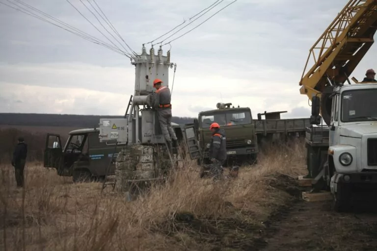 На Харківщині внаслідок обстрілів вимикались дві високовольтні лінії та підстанція