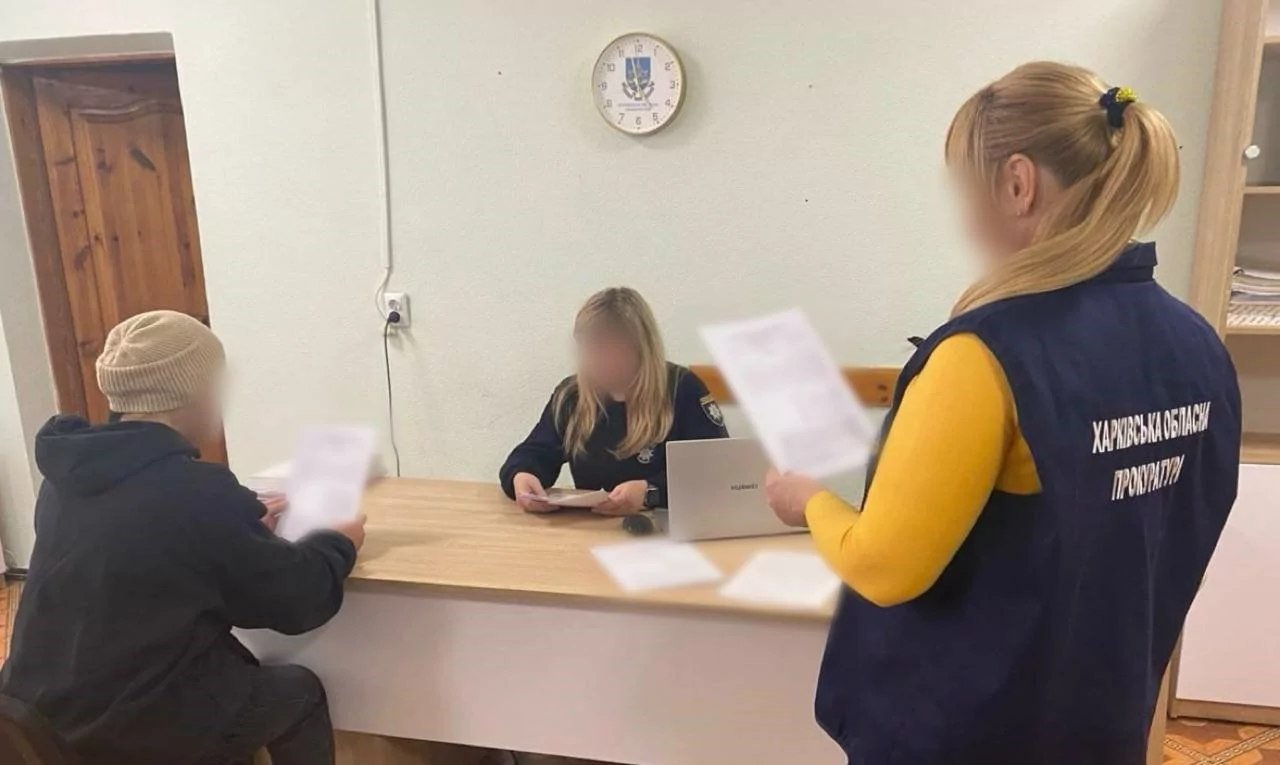 Оголошення підозри одній з жінок, яка потенційно співпрацювала з окупаційною адміністрацією